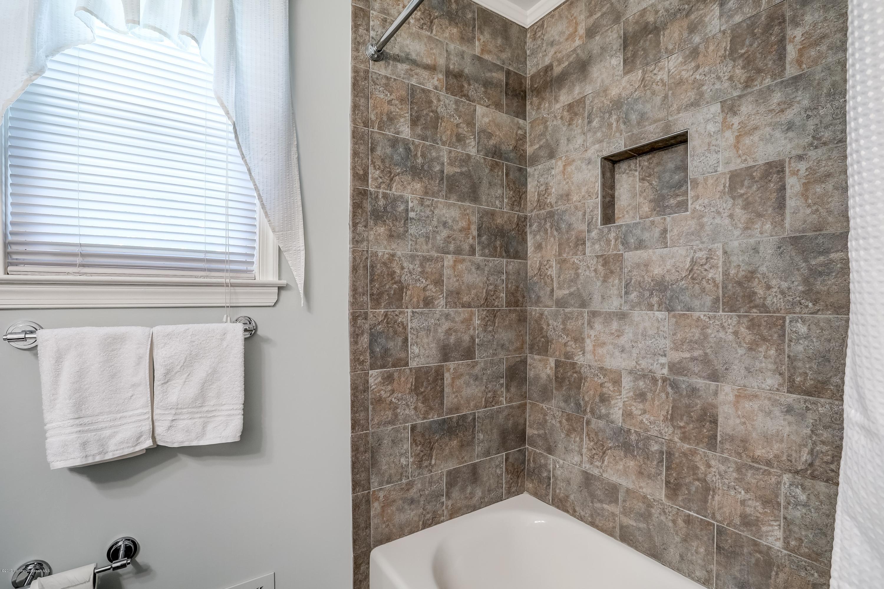 6 Garden Way Howell, NJ 07731 - Photo 24 of 32 024_Bathroom