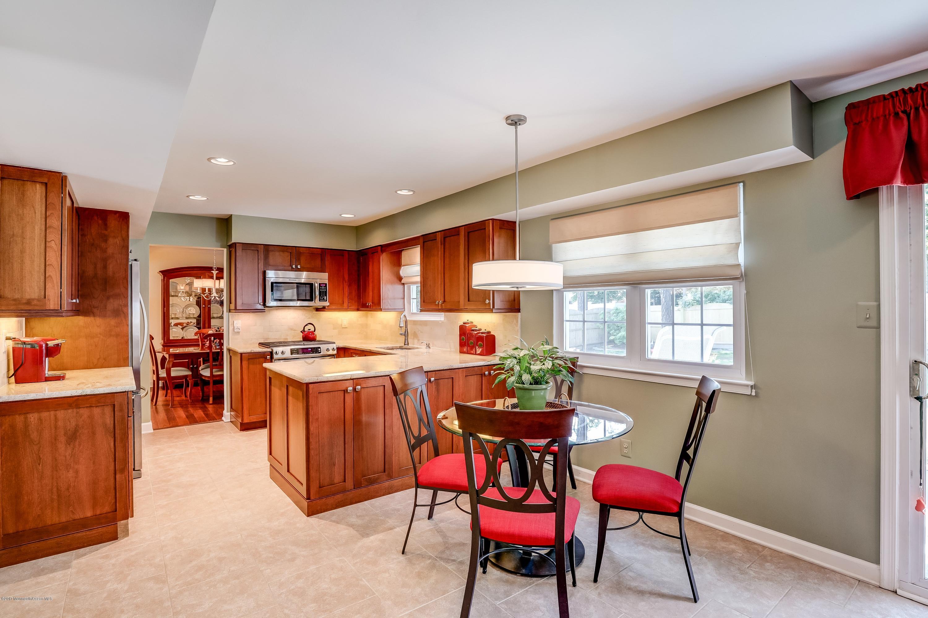 6 Garden Way Howell, NJ 07731 - Photo 8 of 32 008_KitchenDining