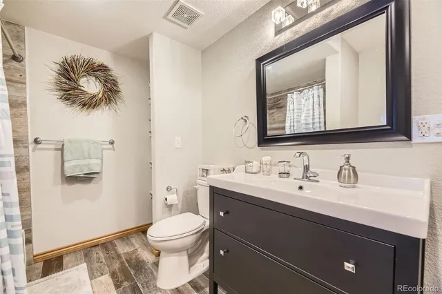 $984,500 | 6588 South Oak Circle, Littleton, CO 80127