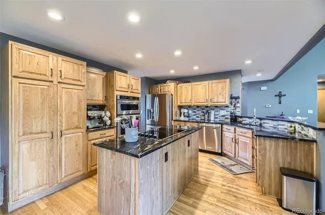 $984,500 | 6588 South Oak Circle, Littleton, CO 80127