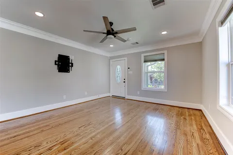 $2,195 | 109 Dresden Street, Houston, TX 77012