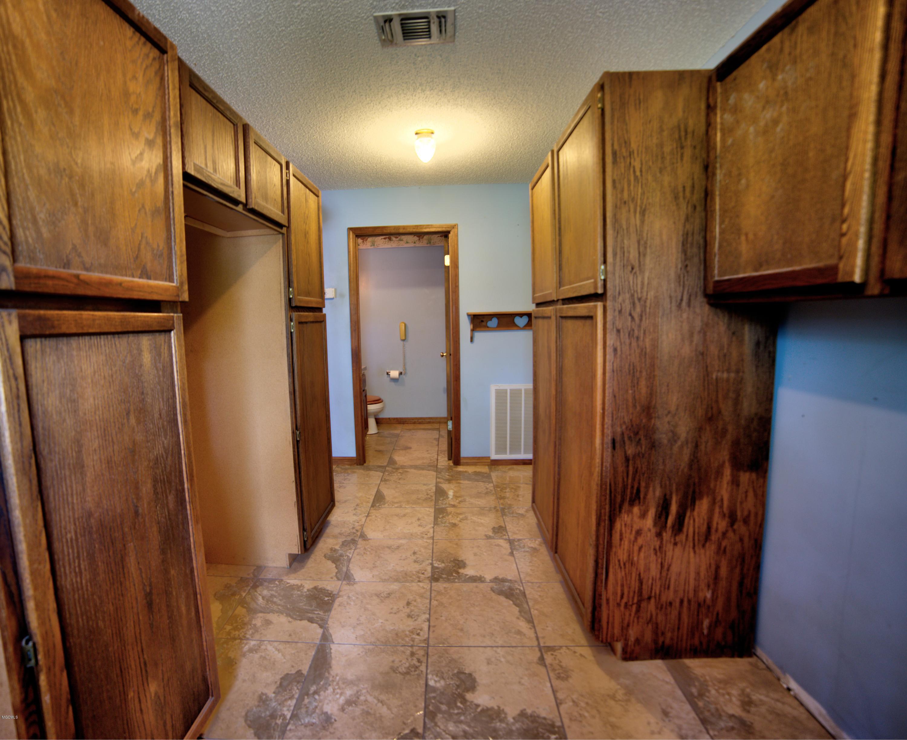 17401 Rayford Shumock Road Moss Point, MS 39562 - Photo 8 of 31 8