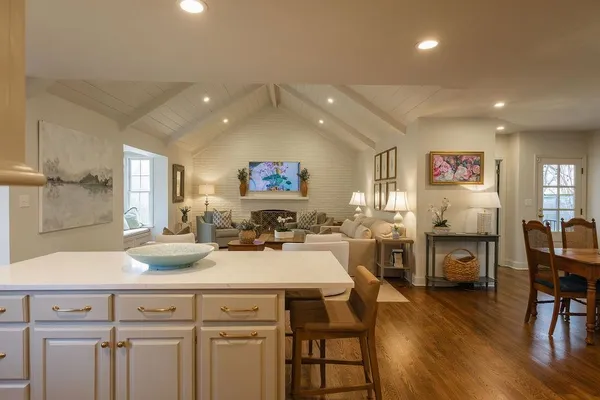 a view of a yard with a house