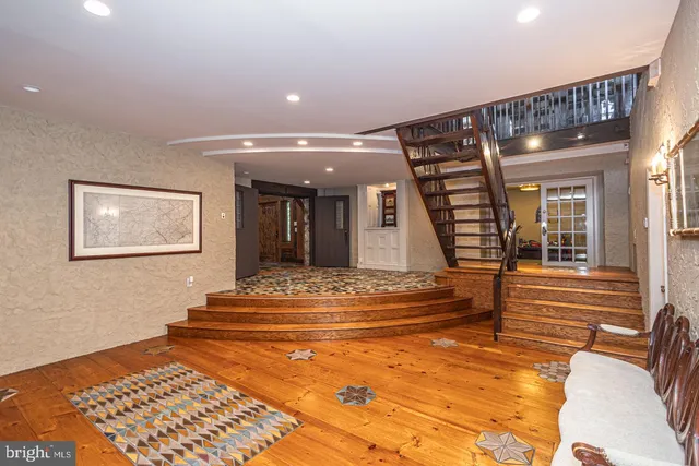 a view of entryway with a front door