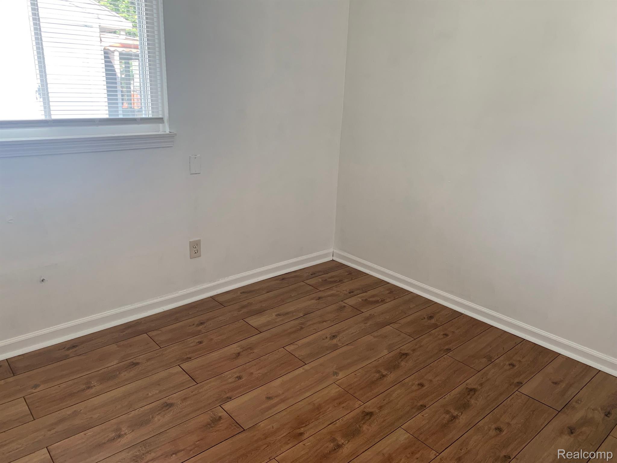 37216 Bendix Street Wayne, MI 48184 - Photo 10 of 31 Gallery Image 10