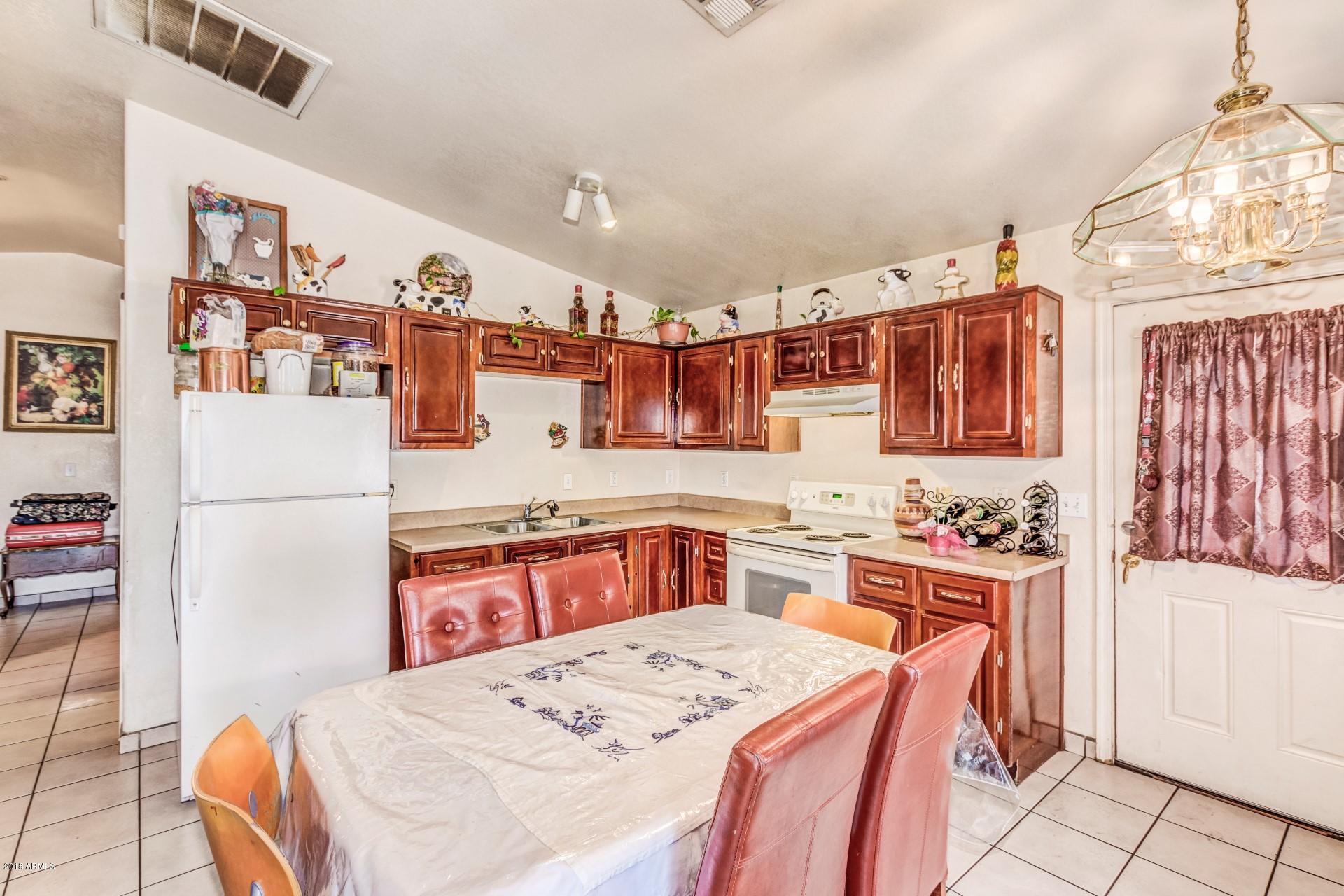 518 West Chipman Road Phoenix, AZ 85041 - Photo 8 of 18 Chipman (15)