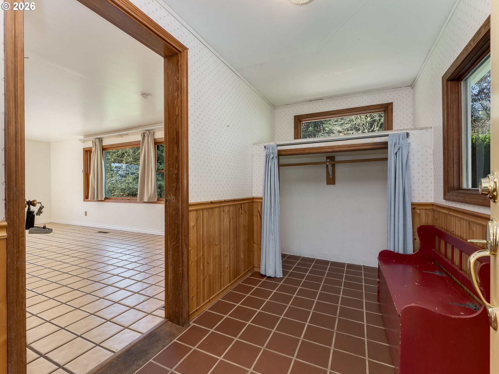 19037 Northwest Meadowlake Road Yamhill, OR 97148 - Photo 5 of 48 Entrance/Foyer