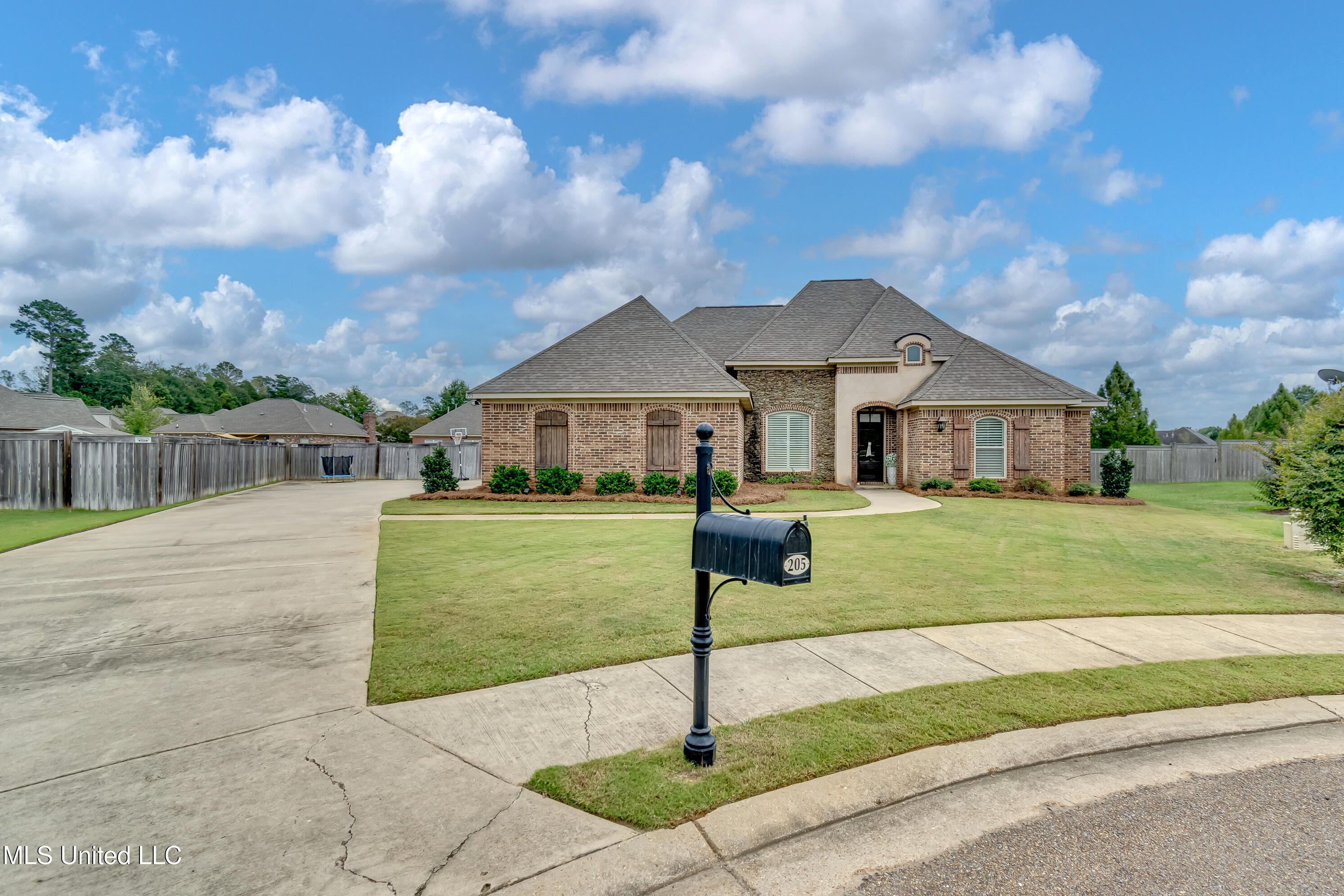 205 East Toulon Street Brandon, MS 39042 - Photo 4 of 51 205 E Toulon St-4