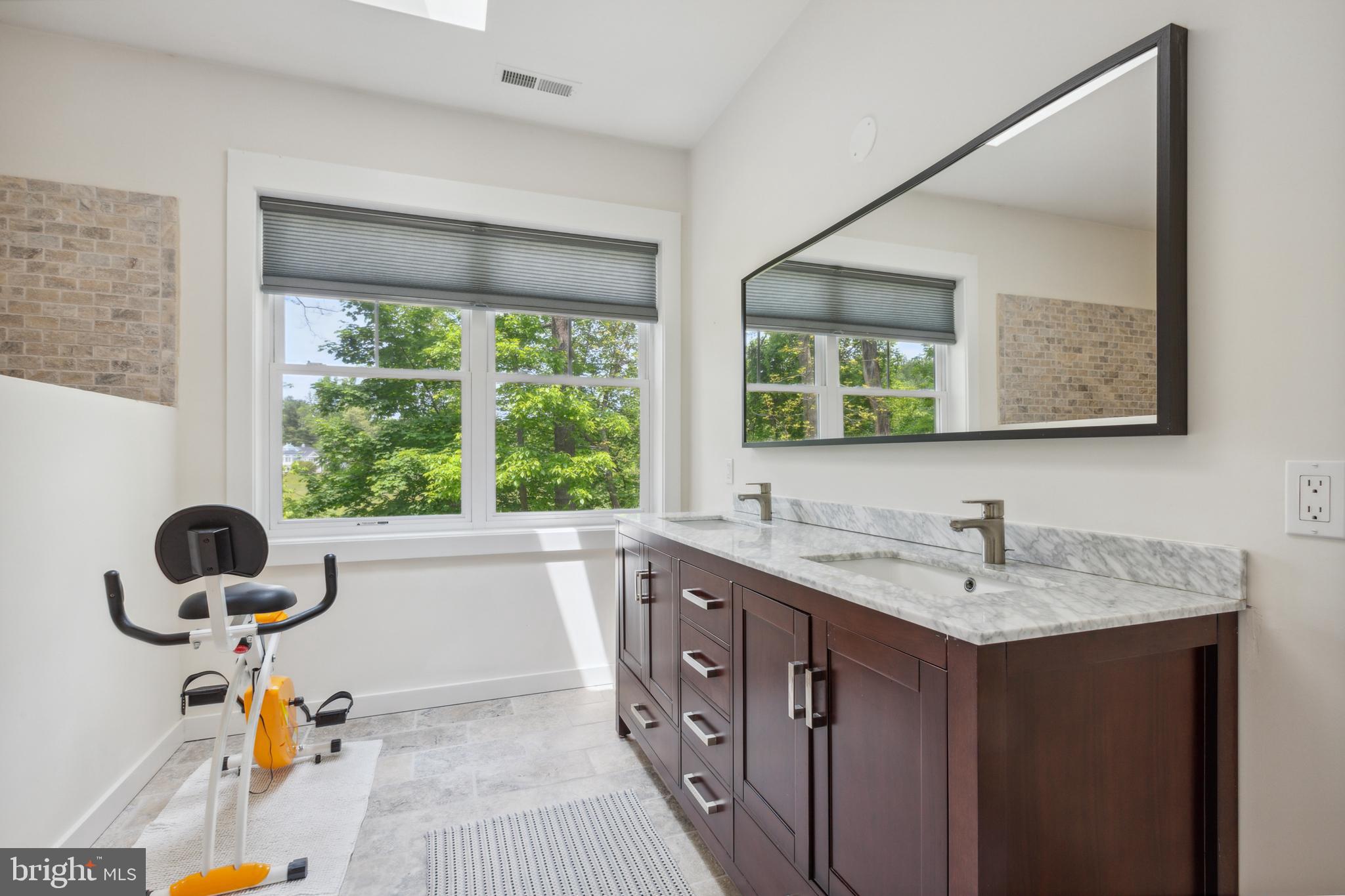 803 Norwood Road Silver Spring, MD 20905 - Photo 37 of 56 Primary bath