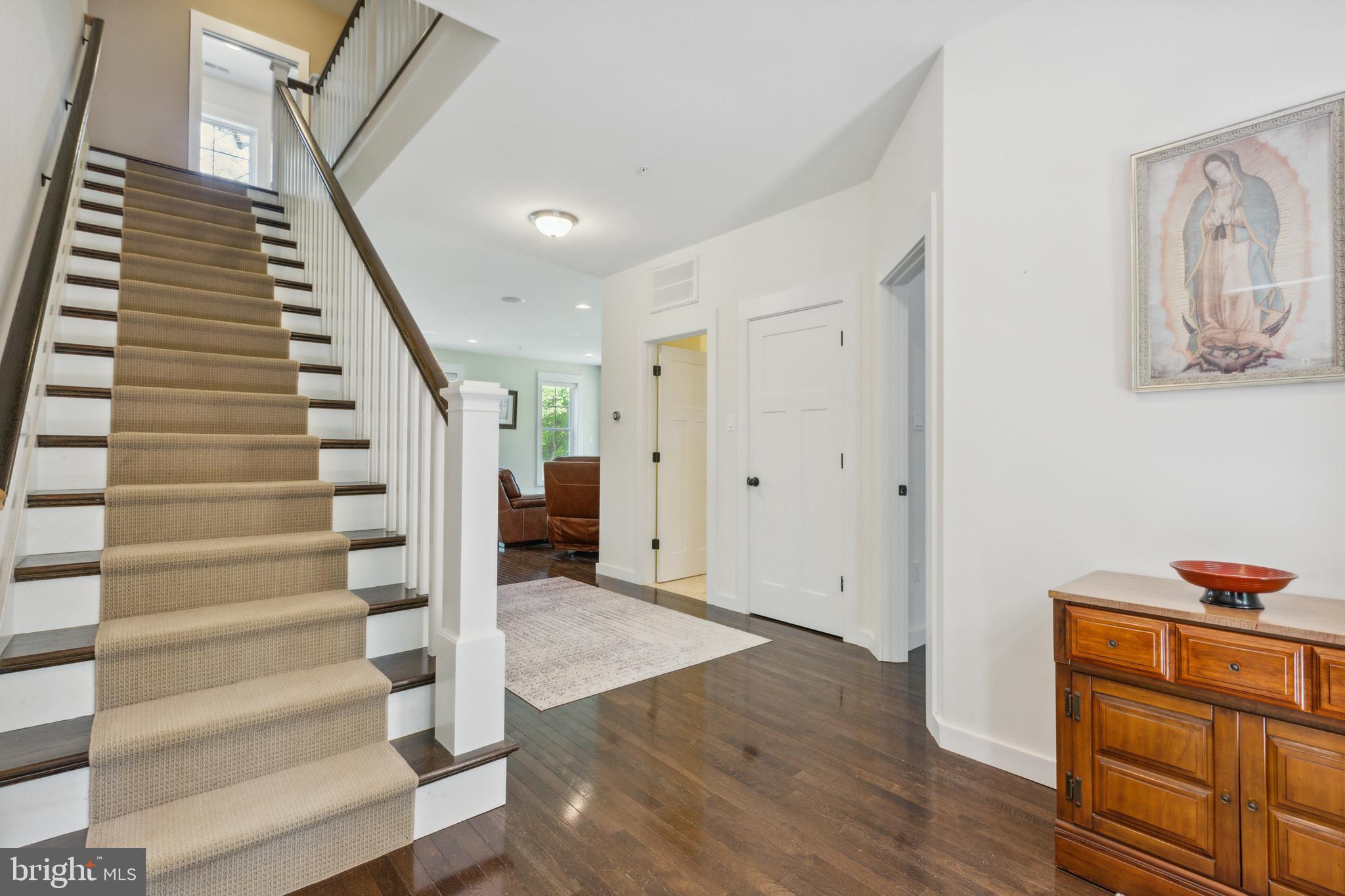 803 Norwood Road Silver Spring, MD 20905 - Photo 5 of 56 Inviting entryway
