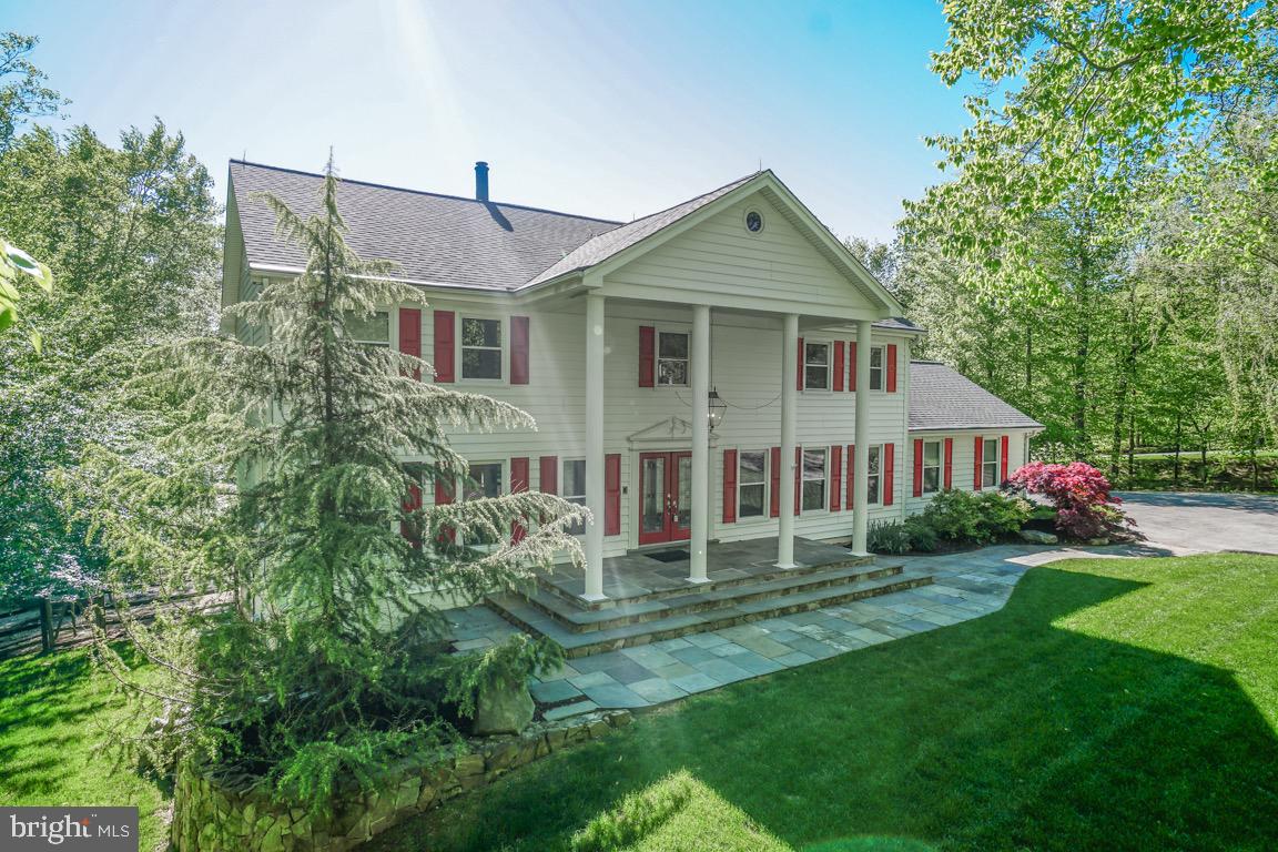 Welcome to 11208 Tara Road in beautiful Tara!