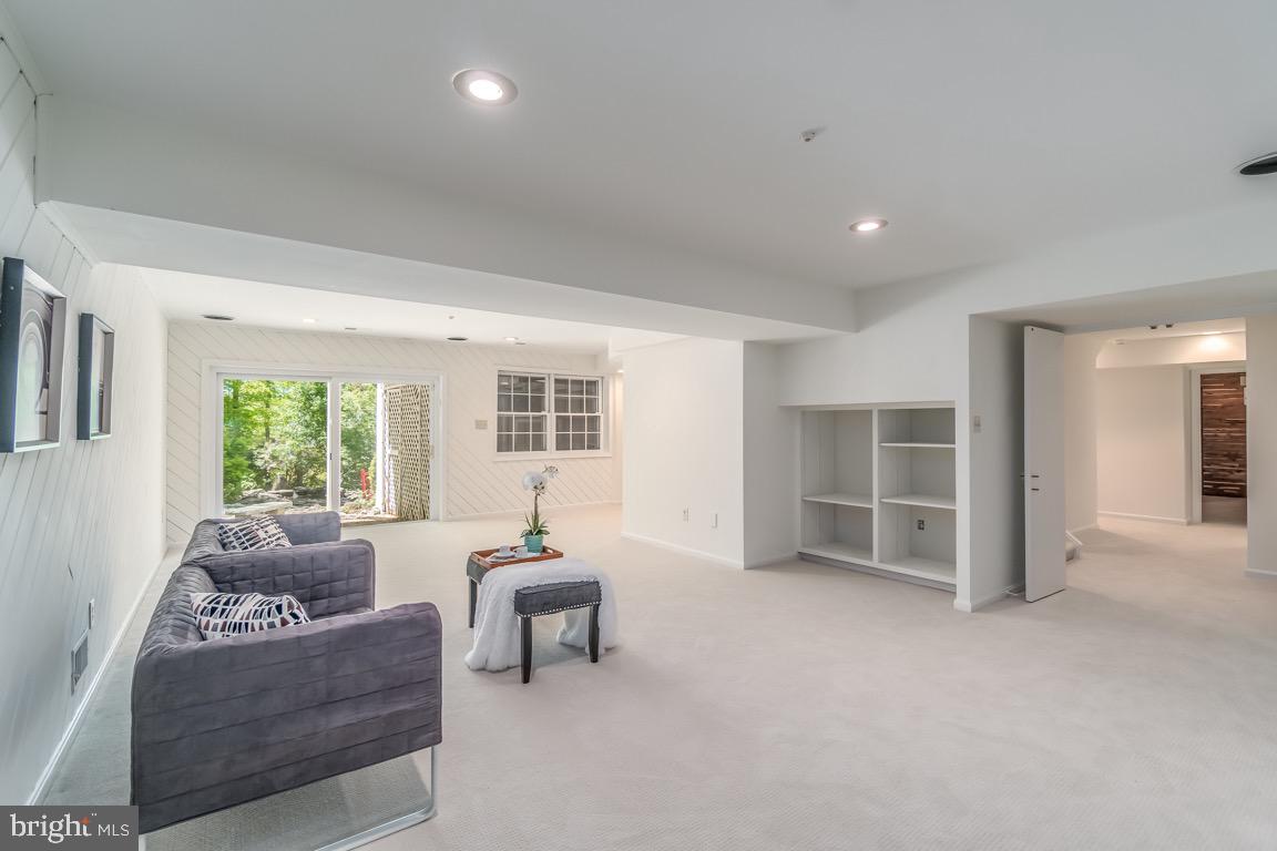 11208 Tara Road Potomac, MD 20854 - Photo 45 of 53 Gallery Image 45