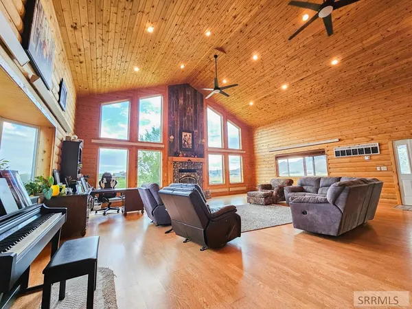 $1,200,000 | 3258 North 3350 West, Moore, ID 83255