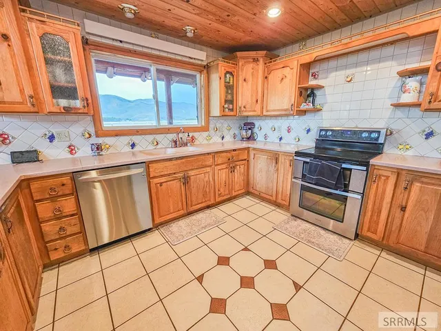 $1,200,000 | 3258 North 3350 West, Moore, ID 83255