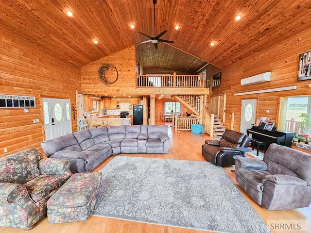 $1,200,000 | 3258 North 3350 West, Moore, ID 83255