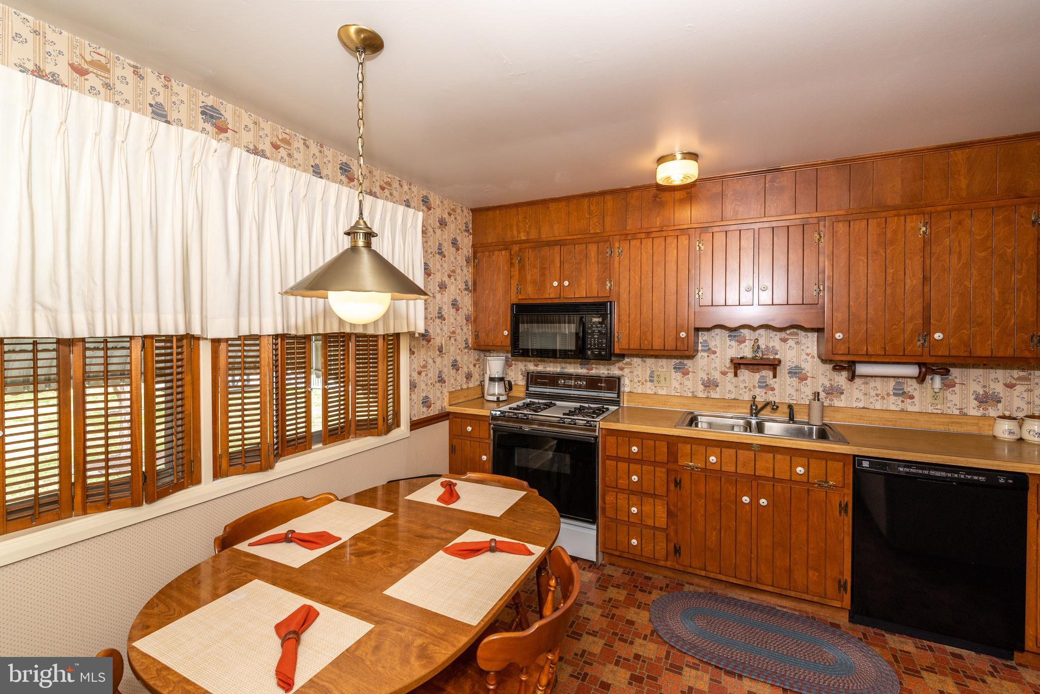 816 Gunnison Road York, PA 17404 - Photo 8 of 26