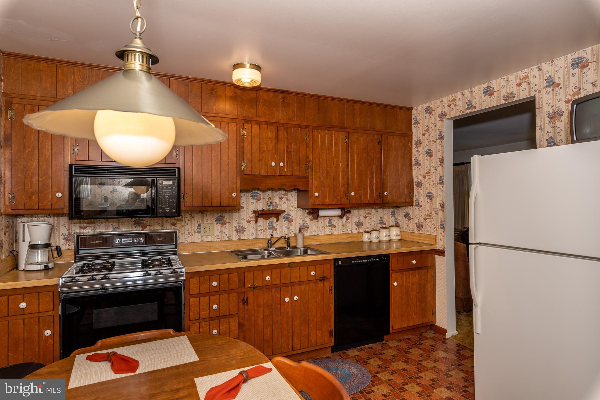 816 Gunnison Road York, PA 17404 - Photo 9 of 26