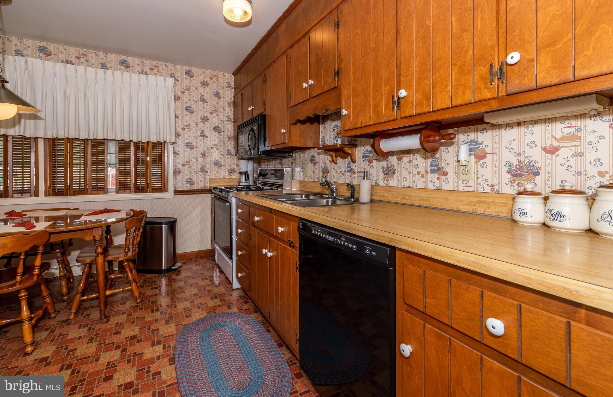 816 Gunnison Road York, PA 17404 - Photo 10 of 26