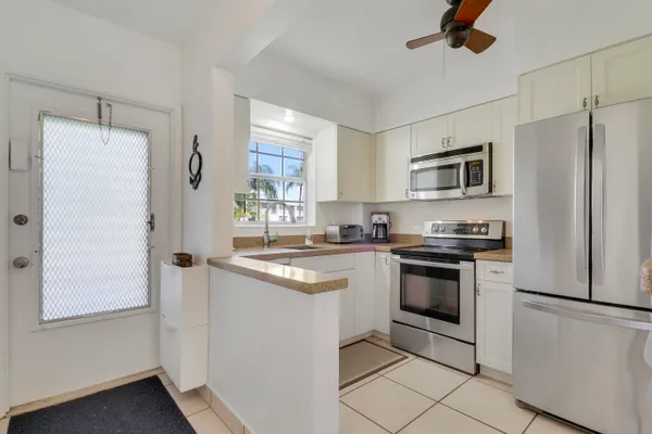$235,000 | 298 Southeast 6th Avenue, Unit 6, Pompano Beach, FL 33060