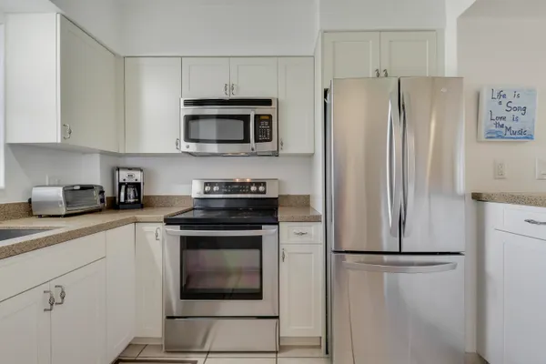 $235,000 | 298 Southeast 6th Avenue, Unit 6, Pompano Beach, FL 33060