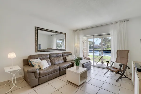 $235,000 | 298 Southeast 6th Avenue, Unit 6, Pompano Beach, FL 33060