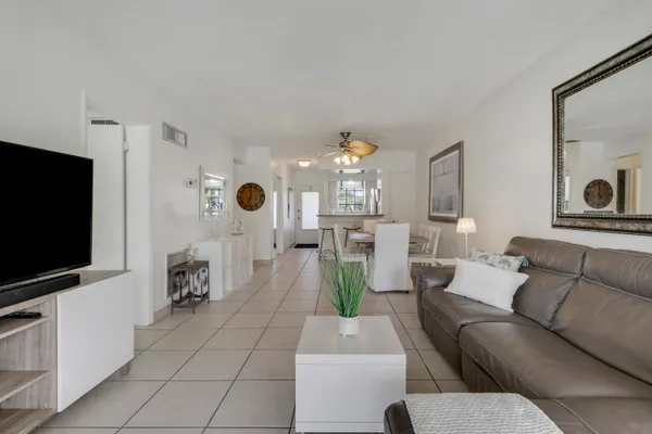 $235,000 | 298 Southeast 6th Avenue, Unit 6, Pompano Beach, FL 33060