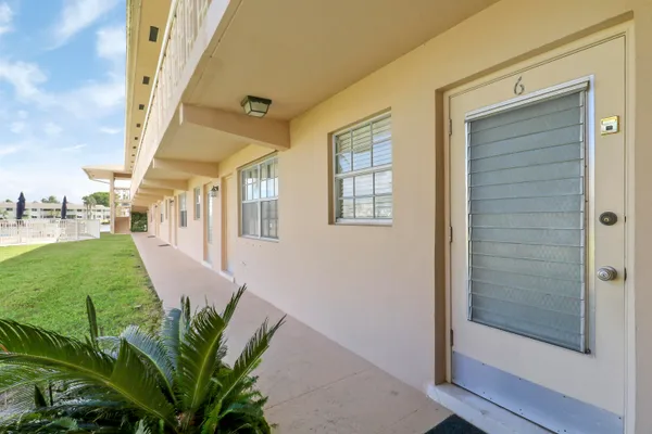 $235,000 | 298 Southeast 6th Avenue, Unit 6, Pompano Beach, FL 33060