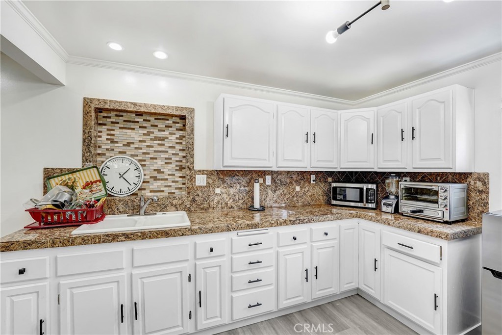 15720 Roxford Street Sylmar, CA 91342 - Photo 8 of 29