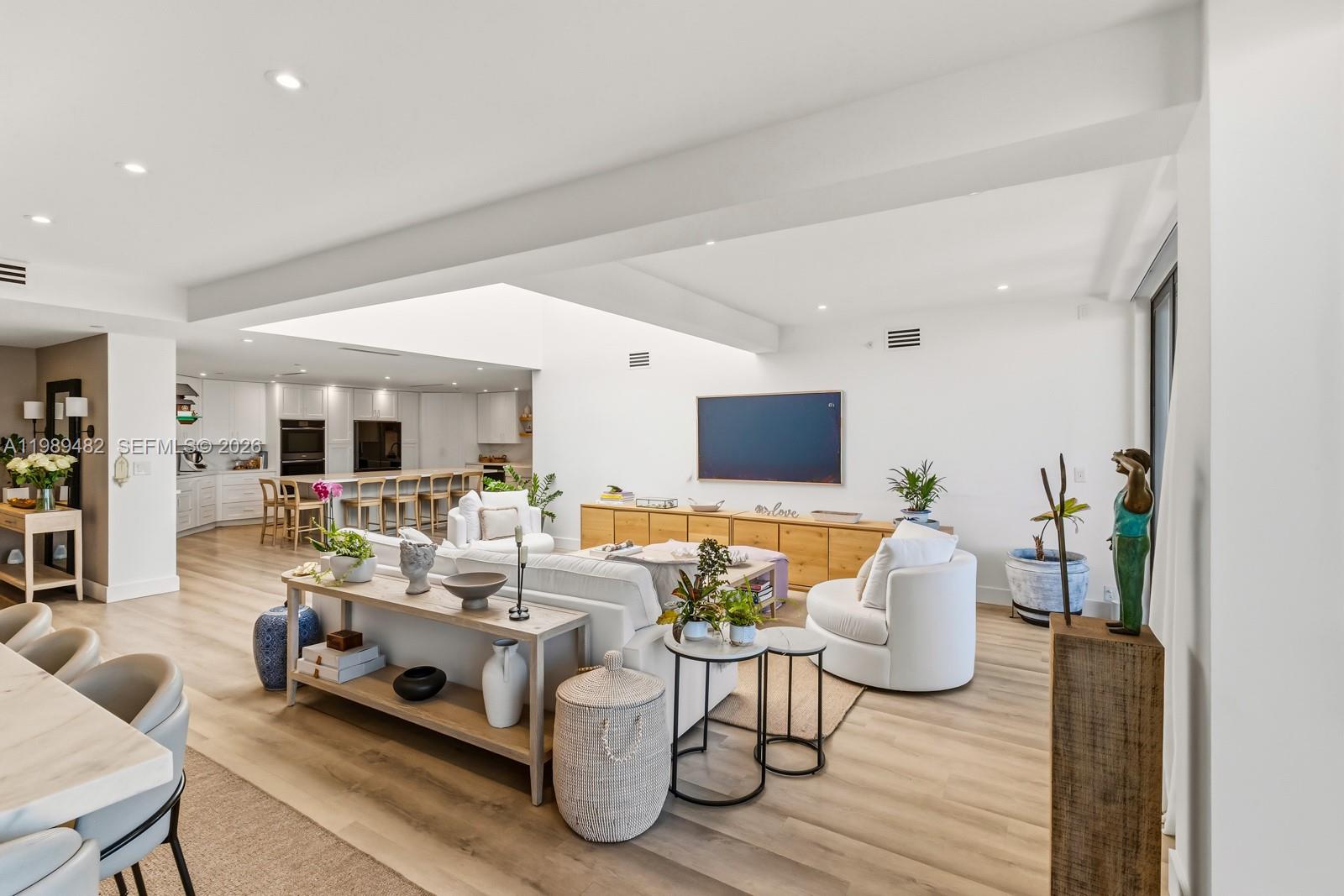 151 Crandon Boulevard, Unit 1222 Key Biscayne, FL 33149 - Photo 4 of 31 a living room with furniture