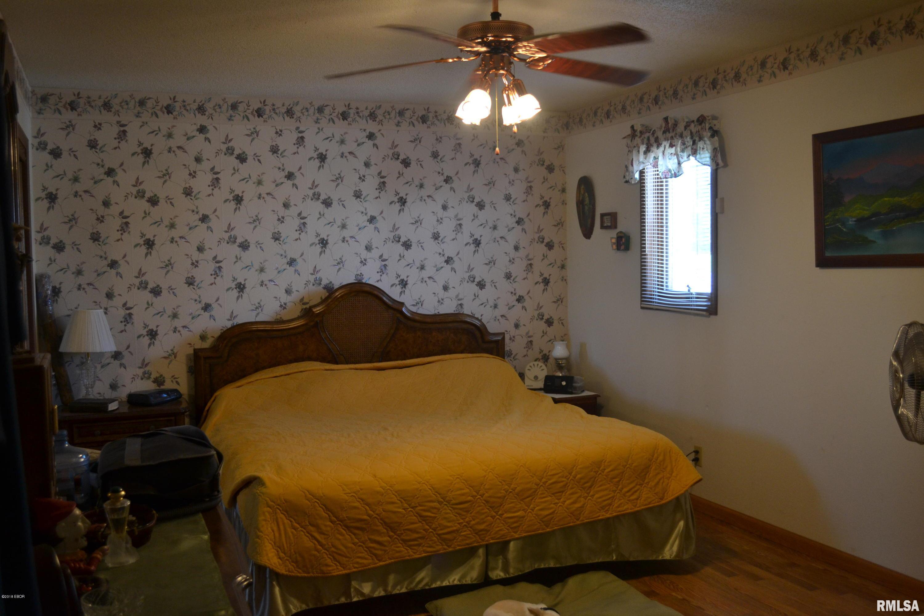 433 Walnut Hill Road Centralia, IL 62801 - Photo 20 of 27 Gallery Image 20