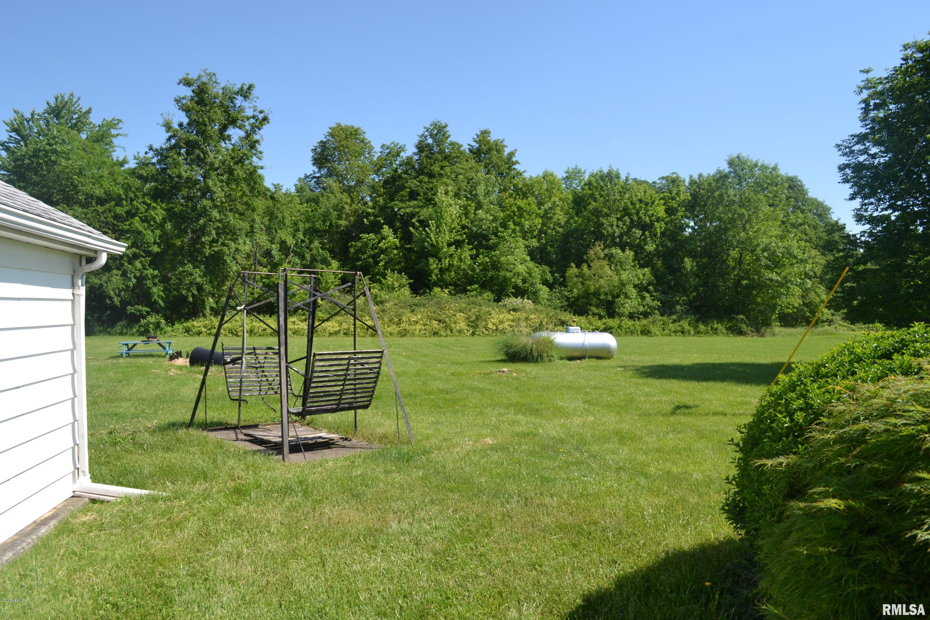 433 Walnut Hill Road Centralia, IL 62801 - Photo 5 of 27 Gallery Image 5