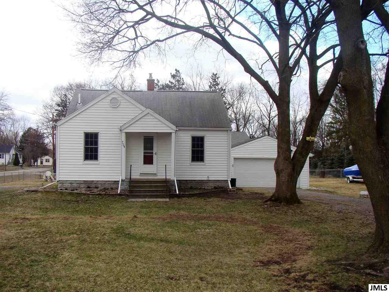 724 North Dettman Road Jackson, MI 49202 - Photo 1 of 11 Photo 1