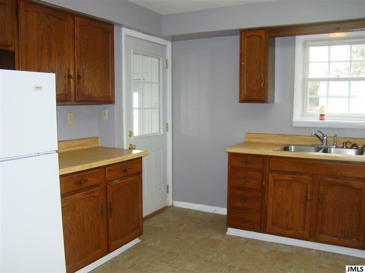 724 North Dettman Road Jackson, MI 49202 - Photo 5 of 11 Photo 5