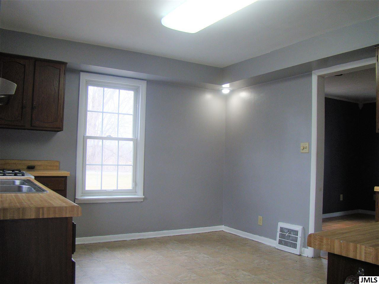 724 North Dettman Road Jackson, MI 49202 - Photo 6 of 11 Eat-In Kitchen Space