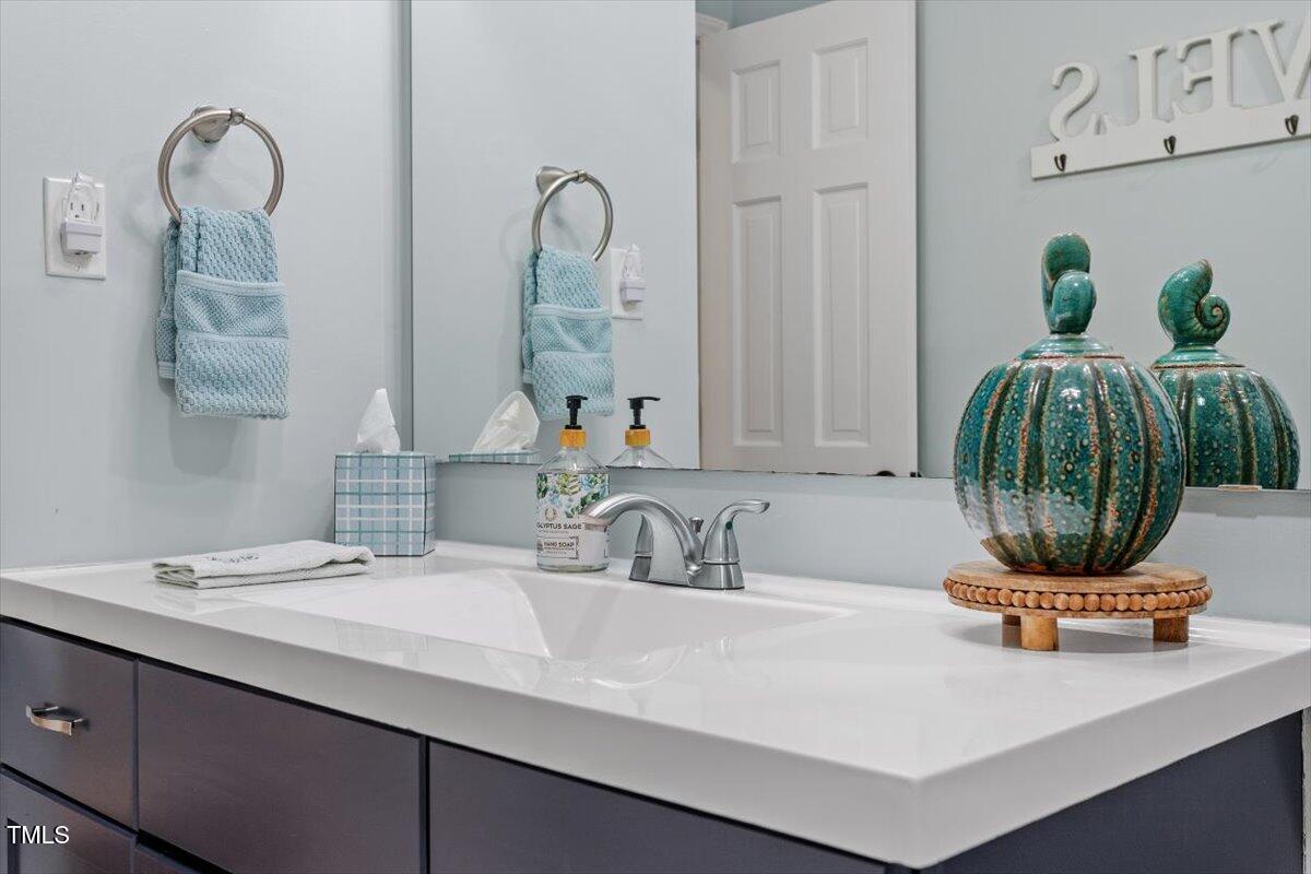 134 Landsbury Drive Durham, NC 27707 - Photo 28 of 44 a bathroom with a sink and a mirror