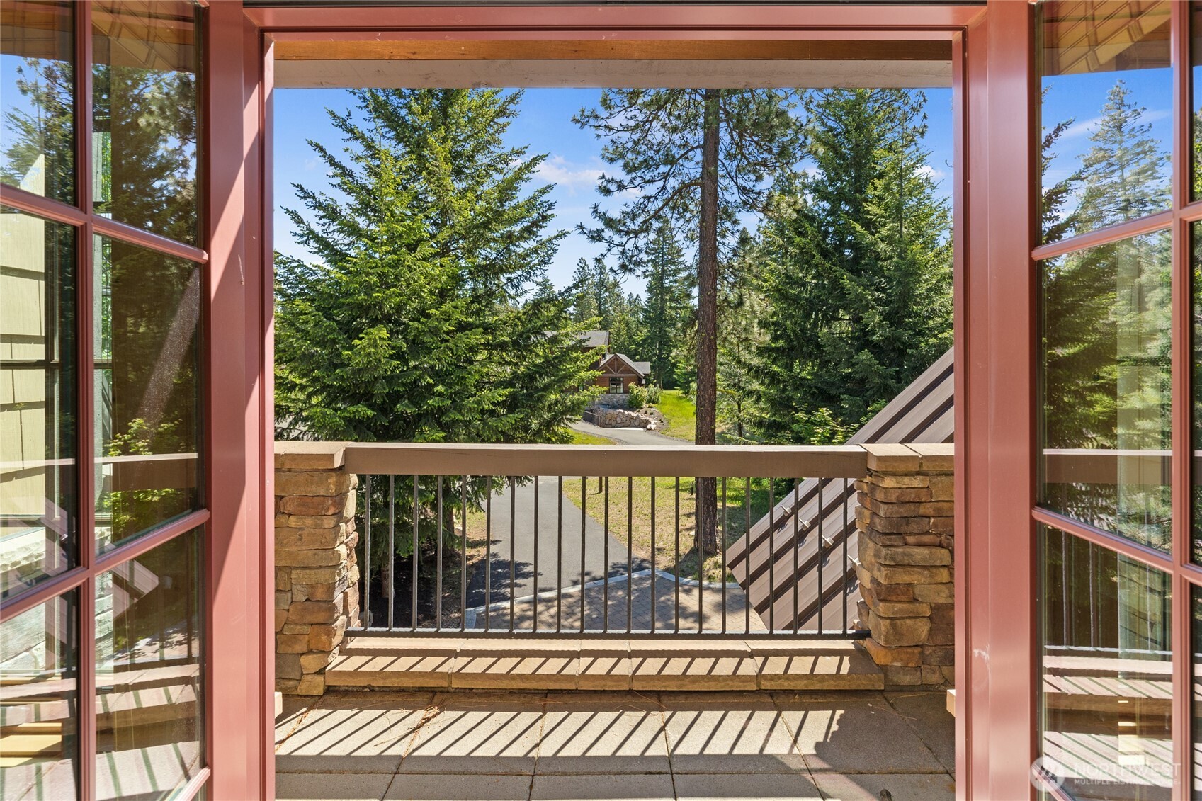 1531 Larkspur Loop Cle Elum, WA 98922 - Photo 25 of 36 a view of a balcony with wooden floor