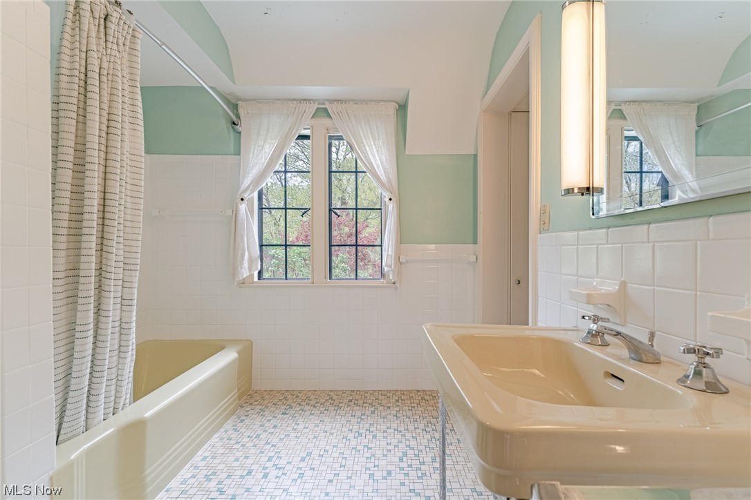 12419 Fairhill Road Cleveland, OH 44120 - Photo 19 of 35 Gallery Image 19