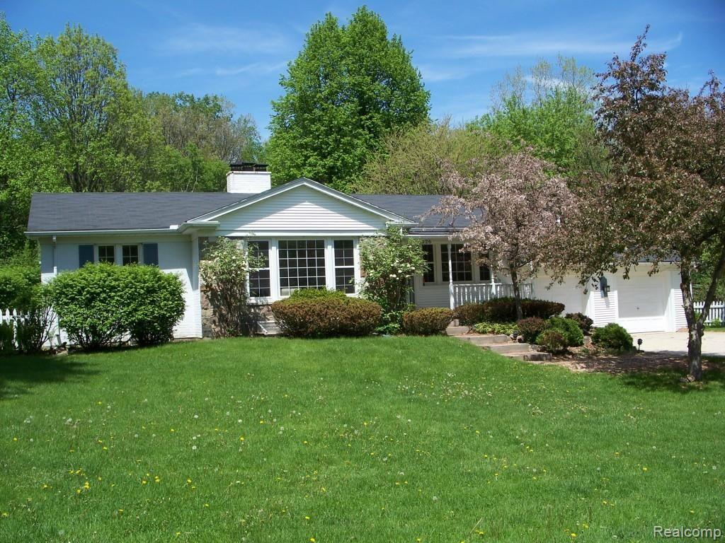 426 Hillview Street Rochester, MI 48306 - Photo 1 of 22 HILL TOP SETTING