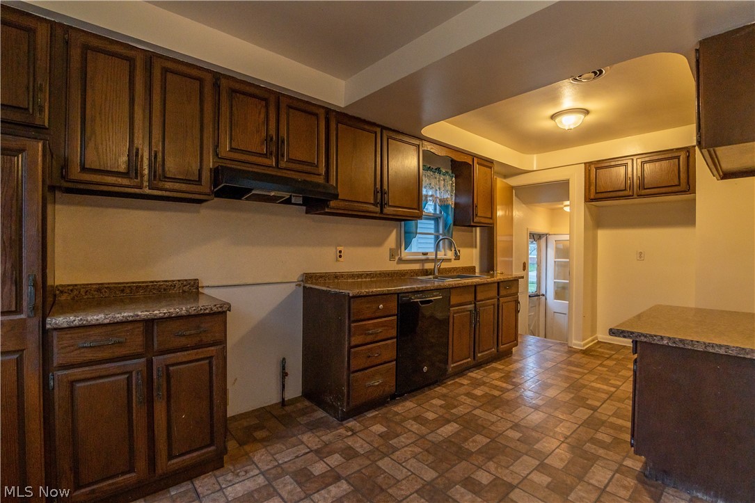 4234 Stonehaven Road Cleveland, OH 44121 - Photo 10 of 18