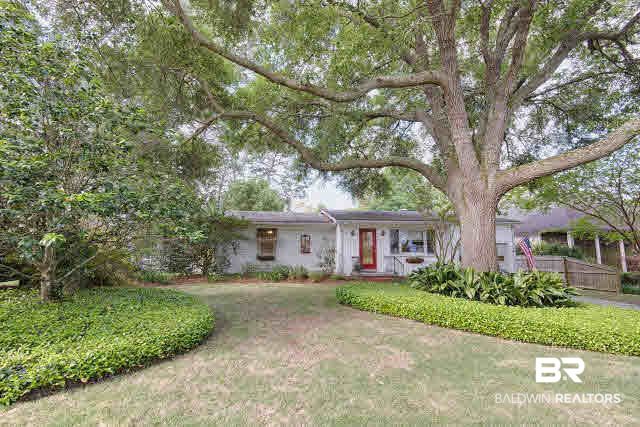 154 Orange Avenue Fairhope, AL 36532 - Photo 3 of 24 Front Yard