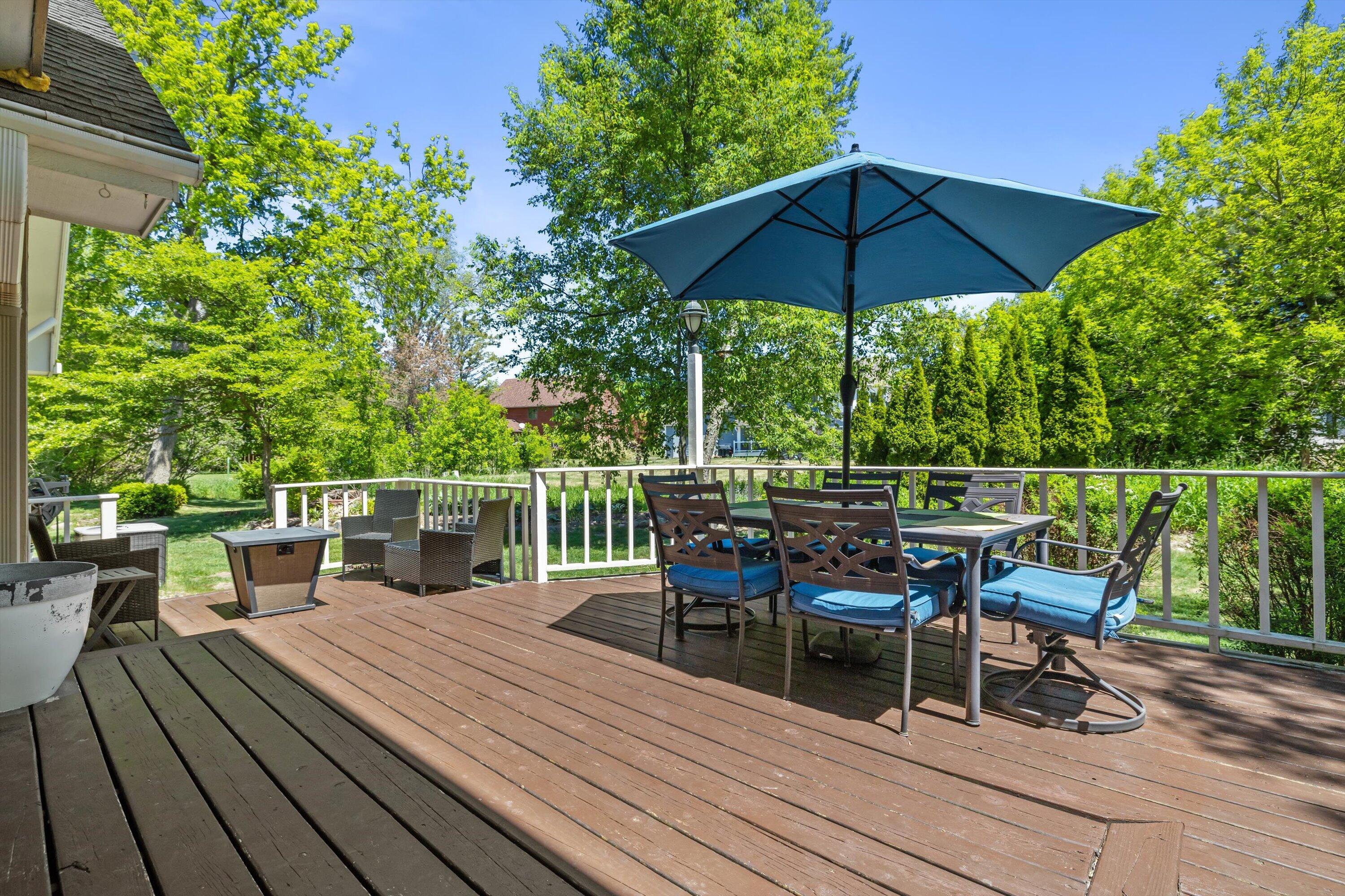 6501 Jessica Turn Caledonia, WI 53402 - Photo 54 of 66 Two Tiered Deck