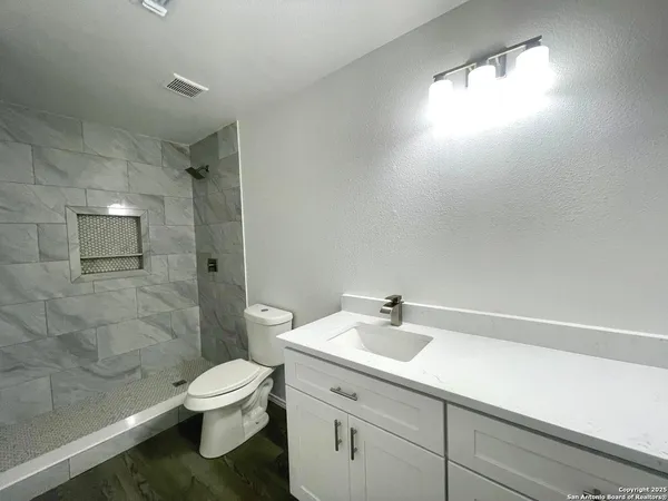 $1,800 | 6702 Mountain Asia, San Antonio, TX 78233