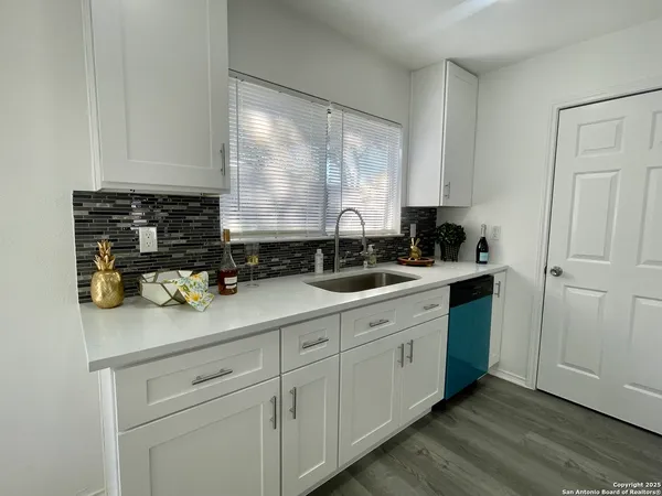 $1,800 | 6702 Mountain Asia, San Antonio, TX 78233