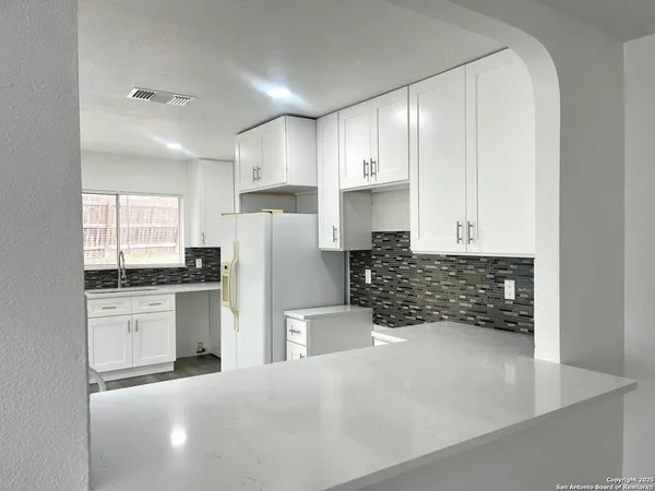 $1,800 | 6702 Mountain Asia, San Antonio, TX 78233