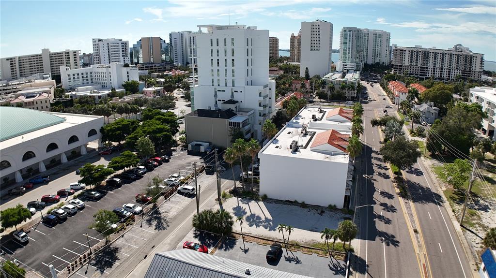 1374 Fruitville Road Sarasota, FL 34236 - Photo 3 of 7 a city view with tall buildings