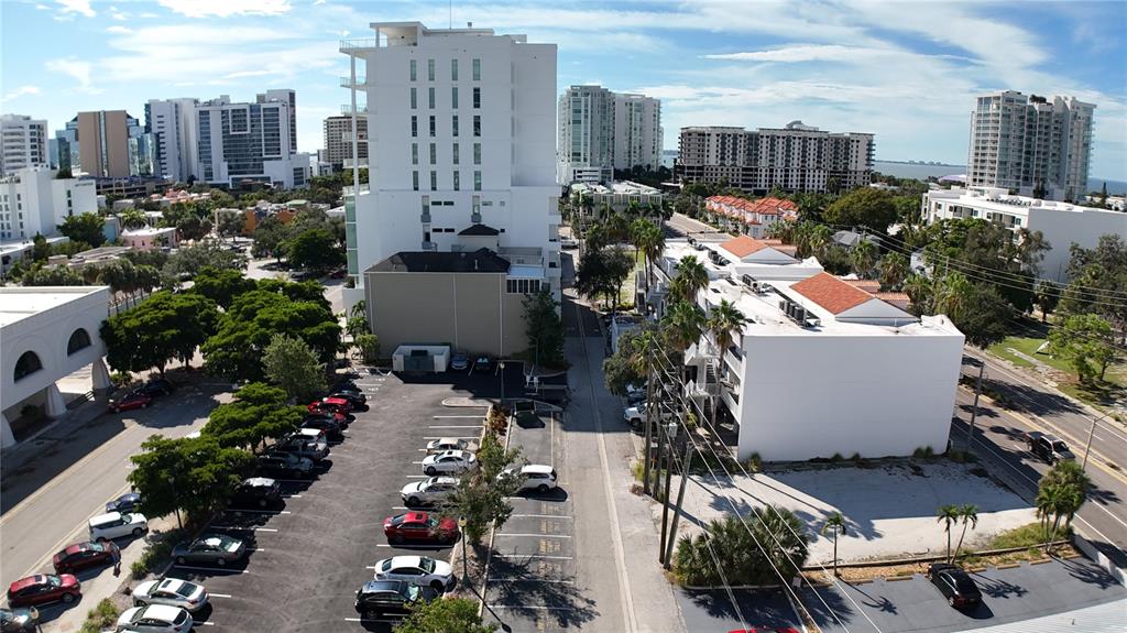 1374 Fruitville Road Sarasota, FL 34236 - Photo 4 of 7 a picture of city view