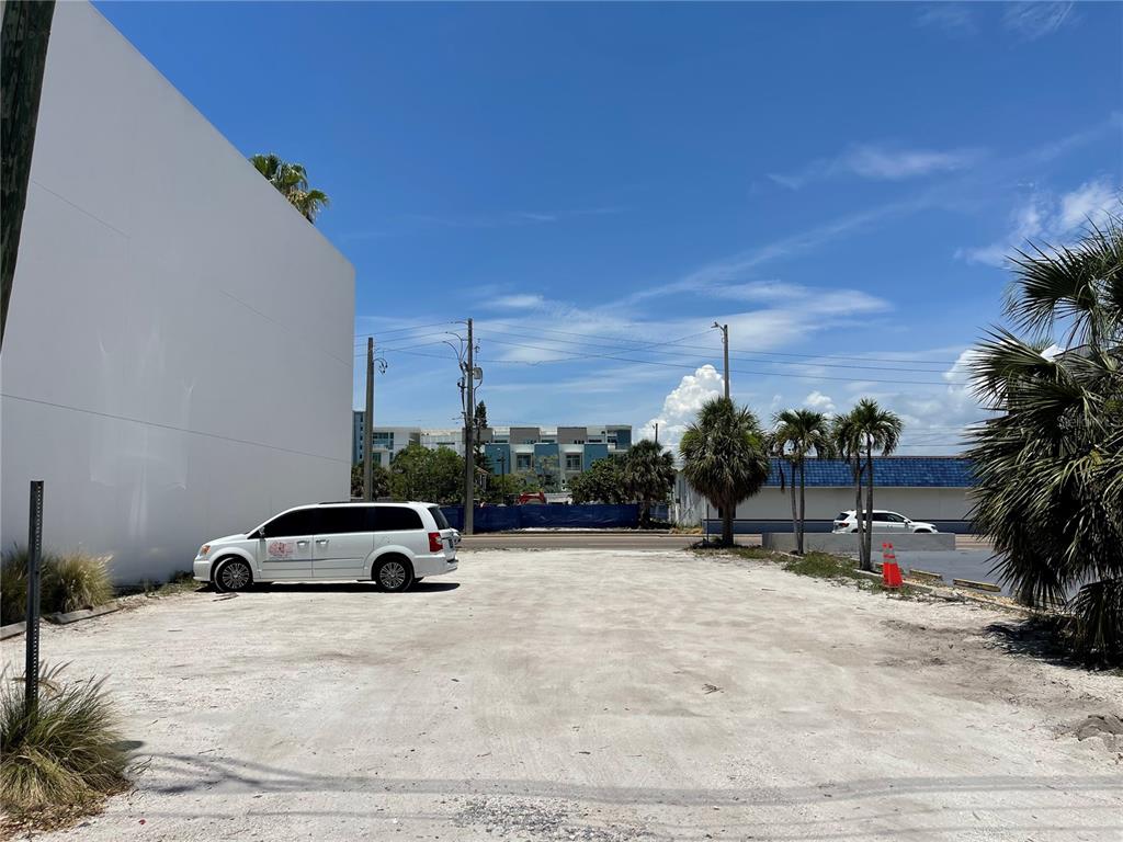 1374 Fruitville Road Sarasota, FL 34236 - Photo 7 of 7 a car parked on the side of a road