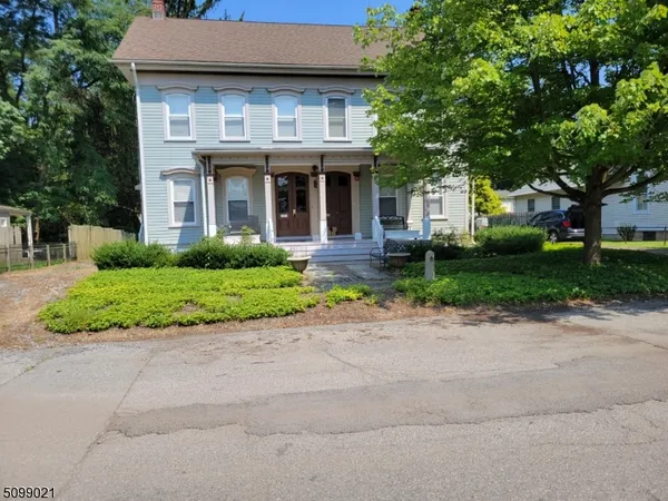 $1,550 | 131 4th Street, Unit B, Belvidere, NJ 07823