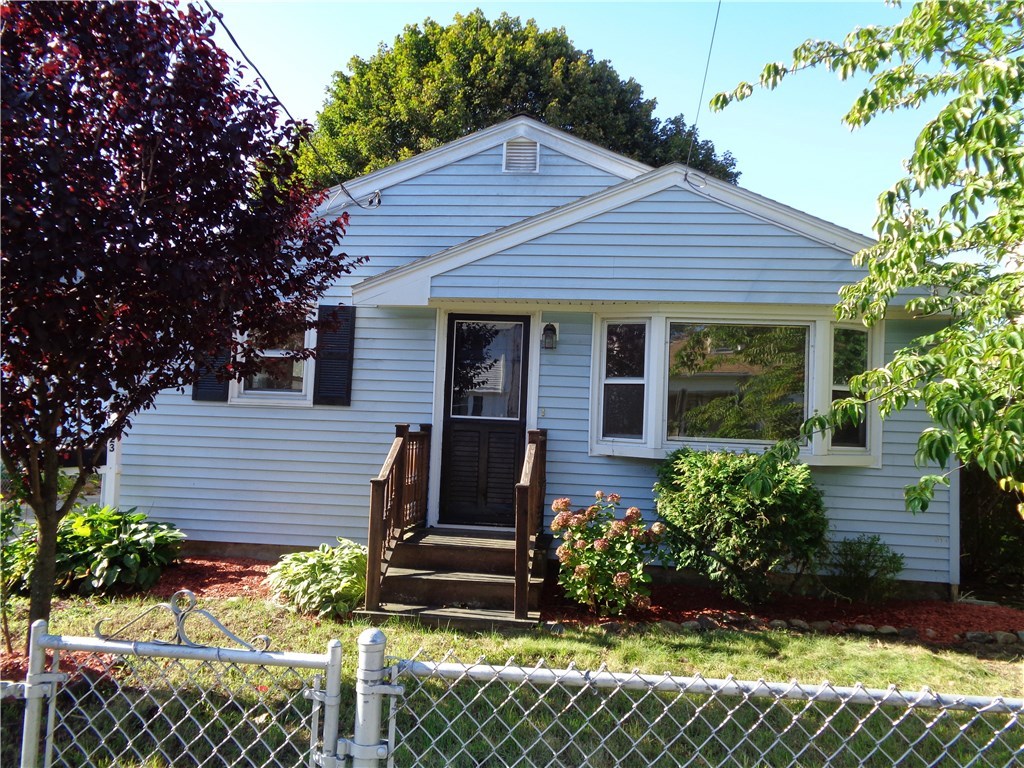 23 Warwick Road Pawtucket, RI 02861 - Photo 3 of 25