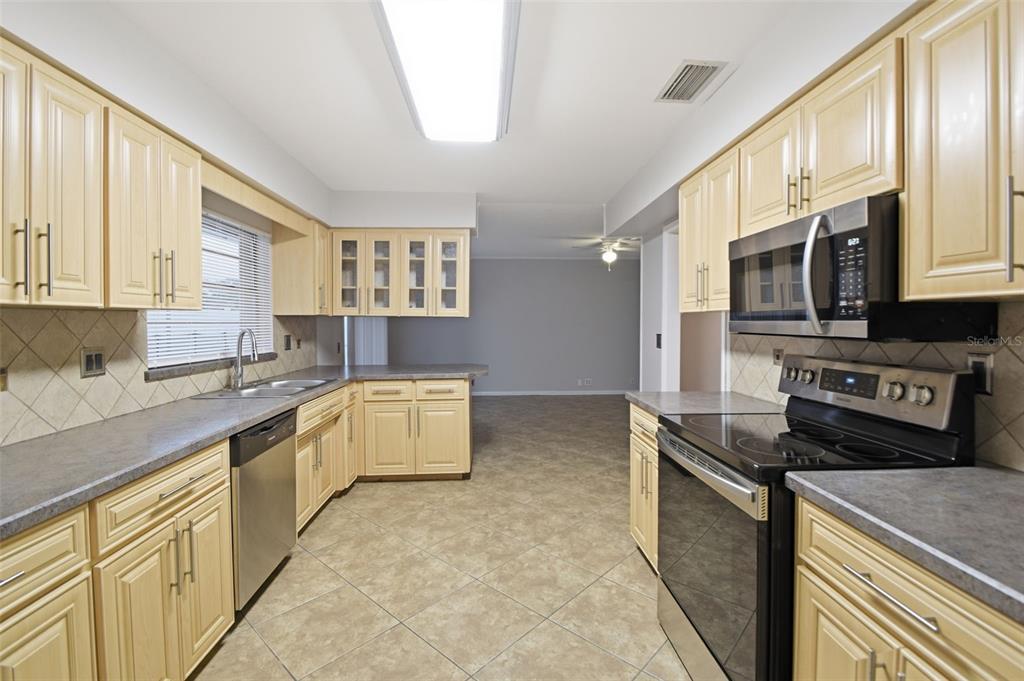 1534 Lagoon Road Lakeland, FL 33803 - Photo 16 of 40